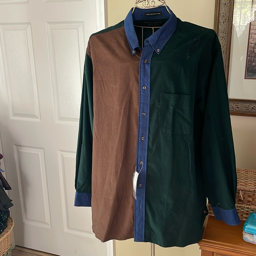 Men’s xl multicolored long sleeved shirt.
